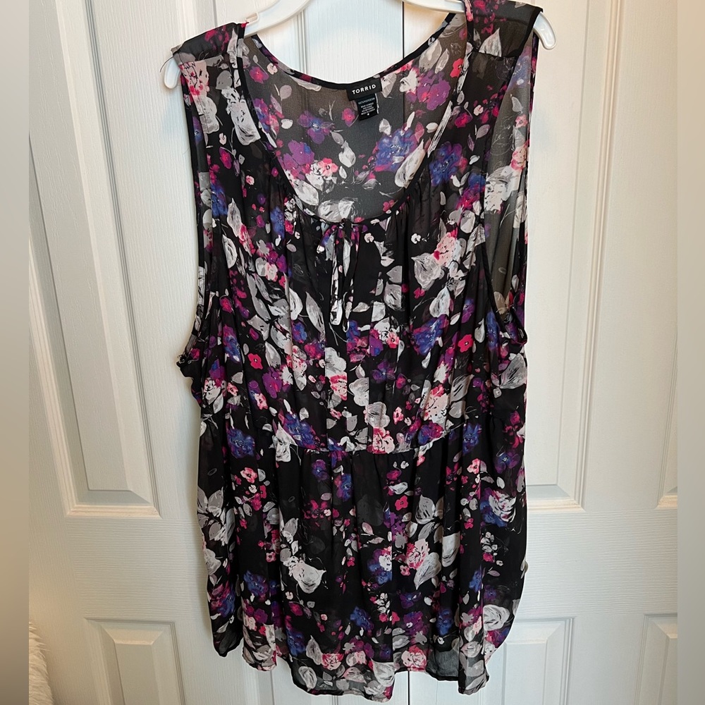 Floral tank from Torrid, wide shoulder size 4
